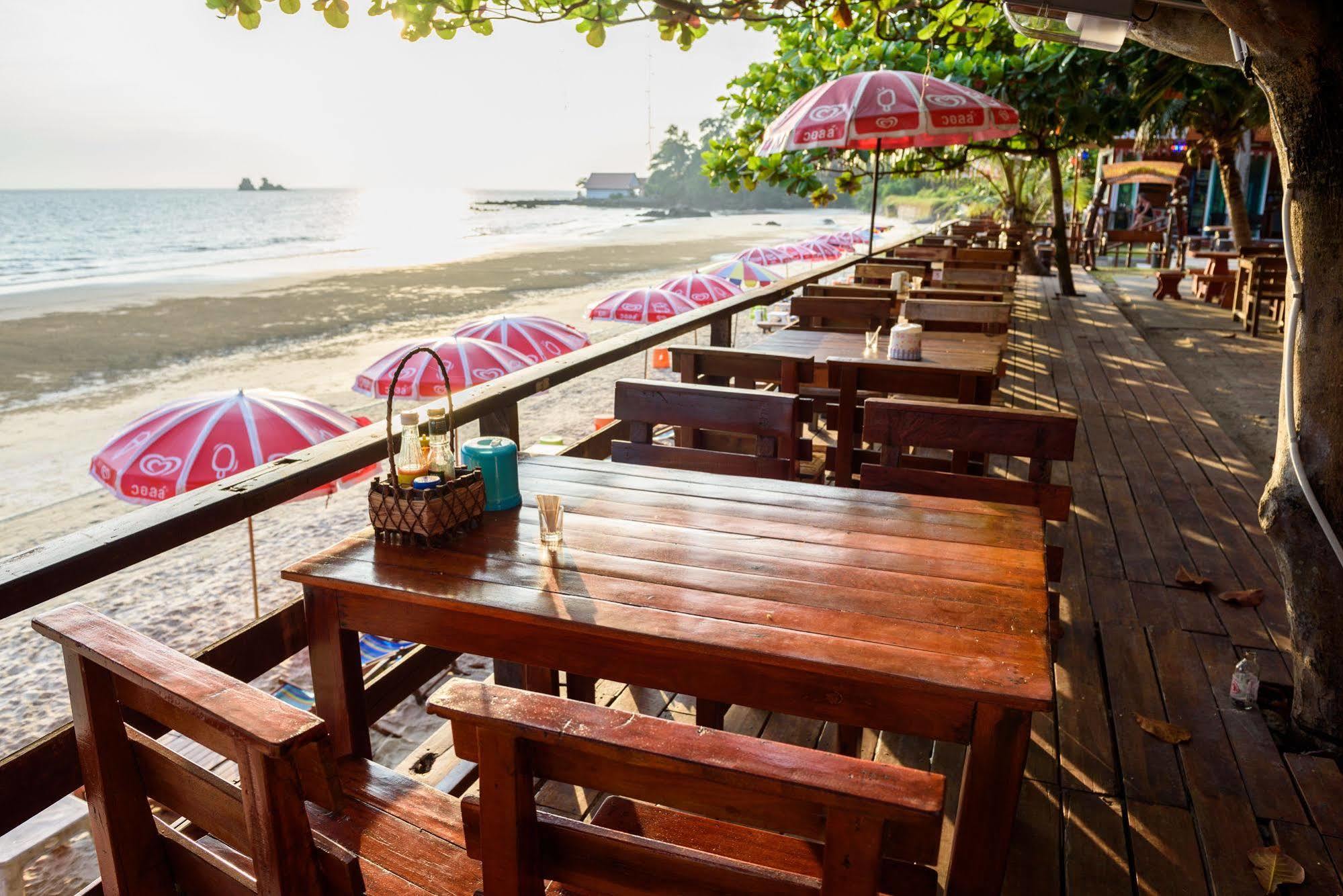 Baansuan Aokhai Beach Resort Mae Phim Extérieur photo