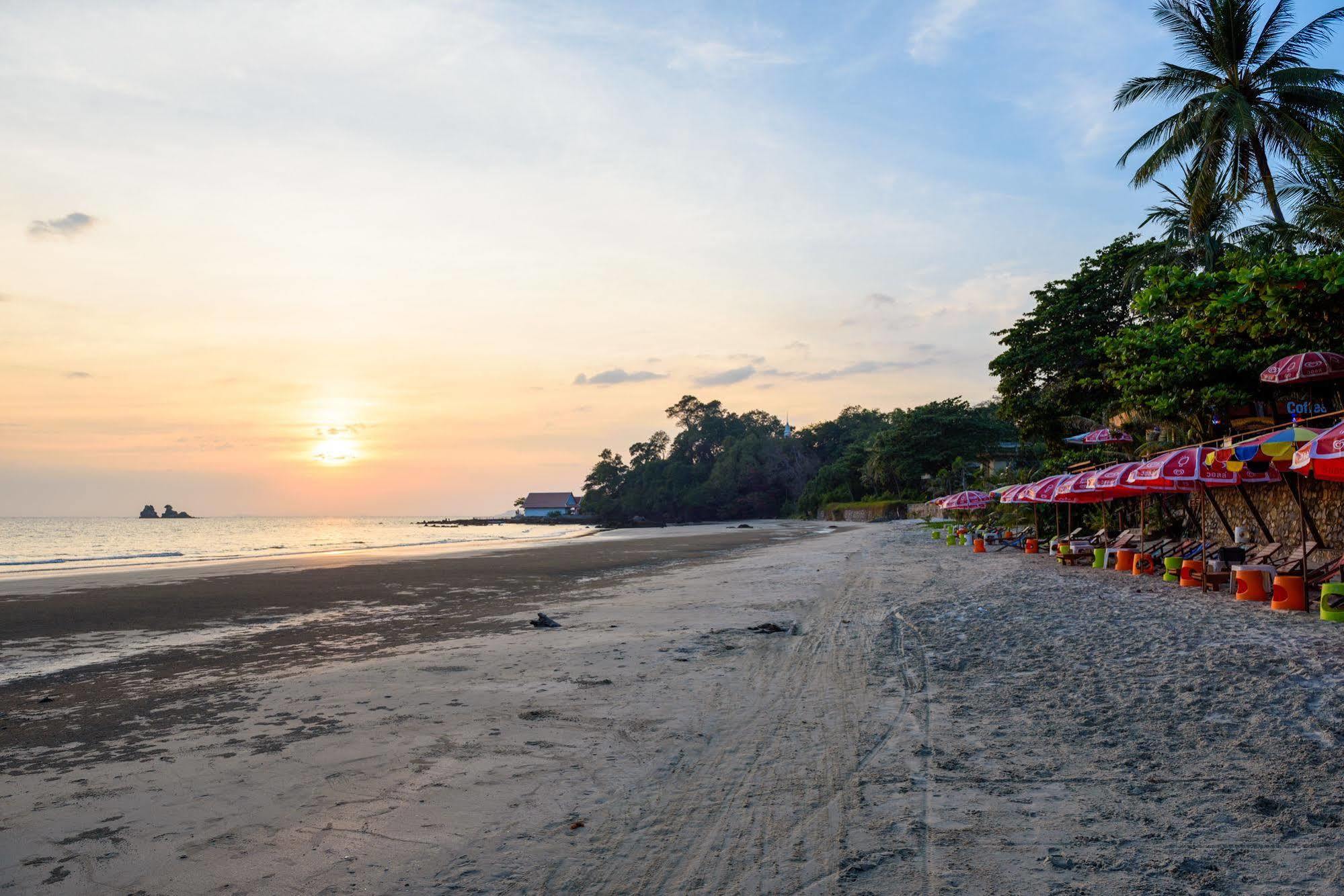Baansuan Aokhai Beach Resort Mae Phim Extérieur photo